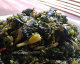 Foto langkah ke 4 dari resep Tumis Bunga dan Daun Pepaya.