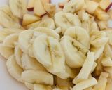 A picture of step 1 of Apple cream salad.