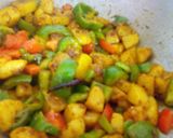 A picture of step 4 of Potato capsicum.