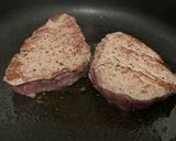 Foto del paso 10 de la receta: Steaks de ternera con salsa de yogur, mostaza y miel y patatas al horno con pimentón y ajo
