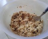 A picture of step 2 of Banana choco oat bars.