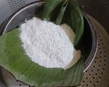 Foto langkah ke 2 dari resep Kue Putu Bambu Daun Kelor (Cetakan Daun Pisang).