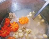 Hình bước làm 2 của món Canh sườn hạt sen rau củ
