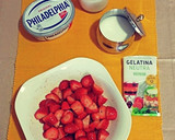 Foto del paso 1 de la receta: Natillas de queso crema con fresas maceradas