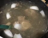 Foto del paso 1 de la receta: Caldo de chamorros con verduras