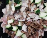 Paradicsomos-cukkinis csirkeragu recept fázis 2 fotója