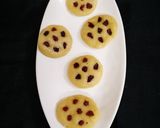 ভ্যানিলা এন্ড চকোলেট স্টাফড্  কুকিজ (vanilla and chocolate stuffed cookies recipe in Bengali) রেসিপির ধাপ 2 ছবি