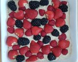 A picture of step 3 of Mixed berries cake.