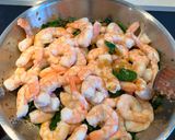 Foto del paso 4 de la receta: Crêpes gratinadas, rellenas de espinacas y gambas