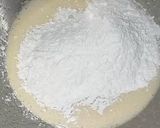 Foto langkah ke 2 dari resep Bolu kukus merah putih.