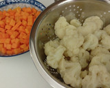 Foto del paso 5 de la receta: Pollo frito y coliflor salteada con calabaza y anís