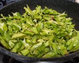 Foto langkah ke 3 dari resep Tumis Sayur Kecipir.