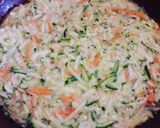 Foto del passaggio 3 della ricetta Frittata espressa con zucchina, carota e salsa di soia