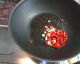 青苦瓜炒小魚干(簡單料理)的食譜步驟3照片