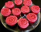 Cotton Soft Fluffy Cupcakes with Buttercream Icing recipe step 27 photo