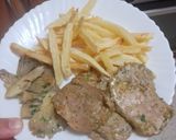 Foto del paso 8 de la receta: Solomillo de cerdo a la plancha con setas al ajillo y papas fritas