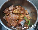 A picture of step 2 of Daal Murgh.