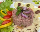 Foto del passaggio 3 della ricetta Tartare di chianina alle olive con salsa al gorgonzola e tartufo