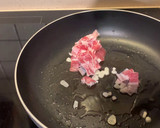 Foto del paso 1 de la receta: Revuelto de gulas, setas y panceta