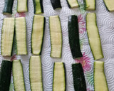 A picture of step 1 of Insalata di zucchine alla griglia grilled courgette salad.