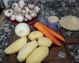 Foto del paso 1 de la receta: Guiso de champiñones, papa, zanahoria y arroz