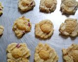 Foto langkah ke 8 dari resep Cornflakes cookies.