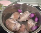 Hình bước làm 4 của món Canh Đu Đủ Xanh Hầm Giò Heo