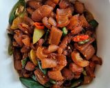 Foto langkah ke 7 dari resep Oseng Kikil Cabe Hijau Pedas Manis.
