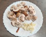 Foto del paso 1 de la receta: Gambones al ajillo con champiñones