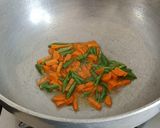 A picture of step 3 of Burmese veg khow suey.