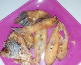 Foto langkah ke 1 dari resep Ikan goreng pindang bumbu.