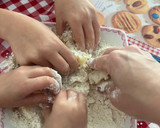 Foto del paso 2 de la receta: Galletas de mantequilla muy fáciles de Mateo y Carmen 🍪👧🏼🧒🏼