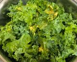 Hình bước làm 3 của món Kale Salad & Cách Làm Mềm Cải Xoăn