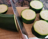Foto del paso 1 de la receta: Rollitos de calabacín rellenos