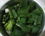 Foto langkah ke 3 dari resep 50. Sayur Bening Daun Kelor.