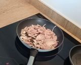 Foto del paso 2 de la receta: Tartaletas de hojaldre con bacalao y gulas
