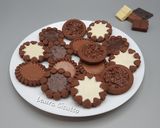 Foto del passaggio 15 della ricetta Biscotti gioiello al cacao