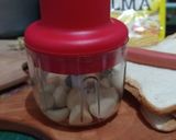 Foto langkah ke 3 dari resep GATA-46: SAUSAGE GARLIC BREAD.