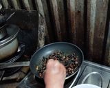 Hình bước làm 4 của món Ốc dừa xào bơ