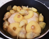 Foto del paso 8 de la receta: Pollo a la mostaza con manzana y alcachofas