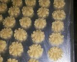 Foto langkah ke 5 dari resep Kuker Semprit Vanila.