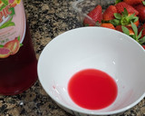 Foto del paso 1 de la receta: Fresas con granadina y queso batido