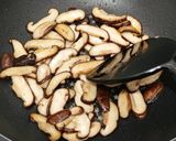 A picture of step 2 of Oyster sauce mushroom.