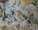A picture of step 9 of Aloo mater methi pulao.