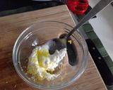 Foto del passaggio 3 della ricetta Tartare di mazzancolle, burrata e insalatina di avocado e datterini