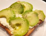 Фото кроку 4 до Тост со сливочным сыром и авокадо🥑.