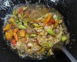 Foto langkah ke 4 dari resep Tumis Labu Ikan Asin.
