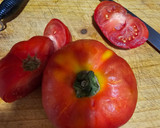 Foto del paso 4 de la receta: Ensalada de tomate con vinagreta de melocotón