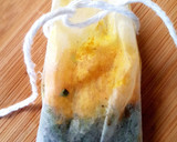 Foto del paso 2 de la receta: Queso Brie con miel infusionada con naranja, vainilla y romero