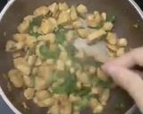 Hình bước làm 3 của món Gà xào lá quế